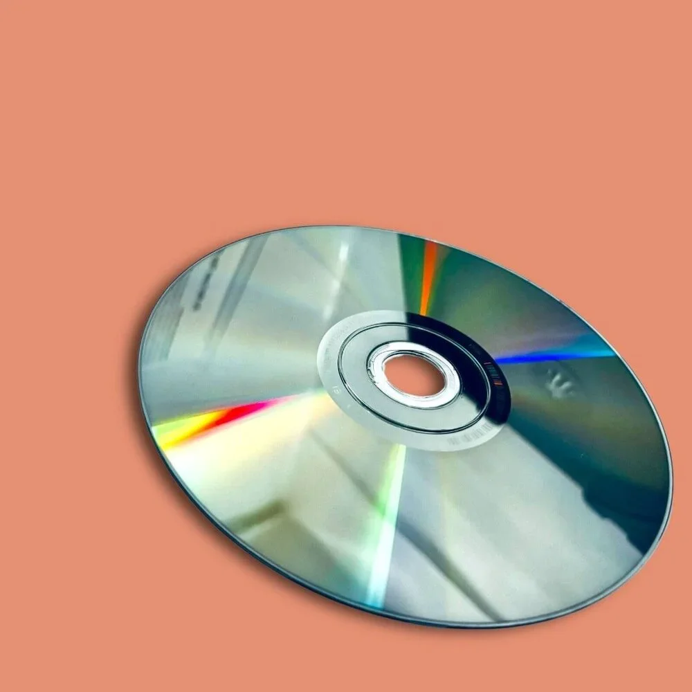 Microsoft Works Suite (2003, DVD-ROM).